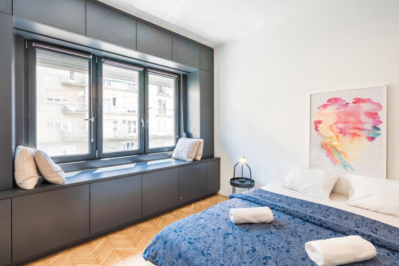Bright With Parliament View, Free Parking Apartamento *
